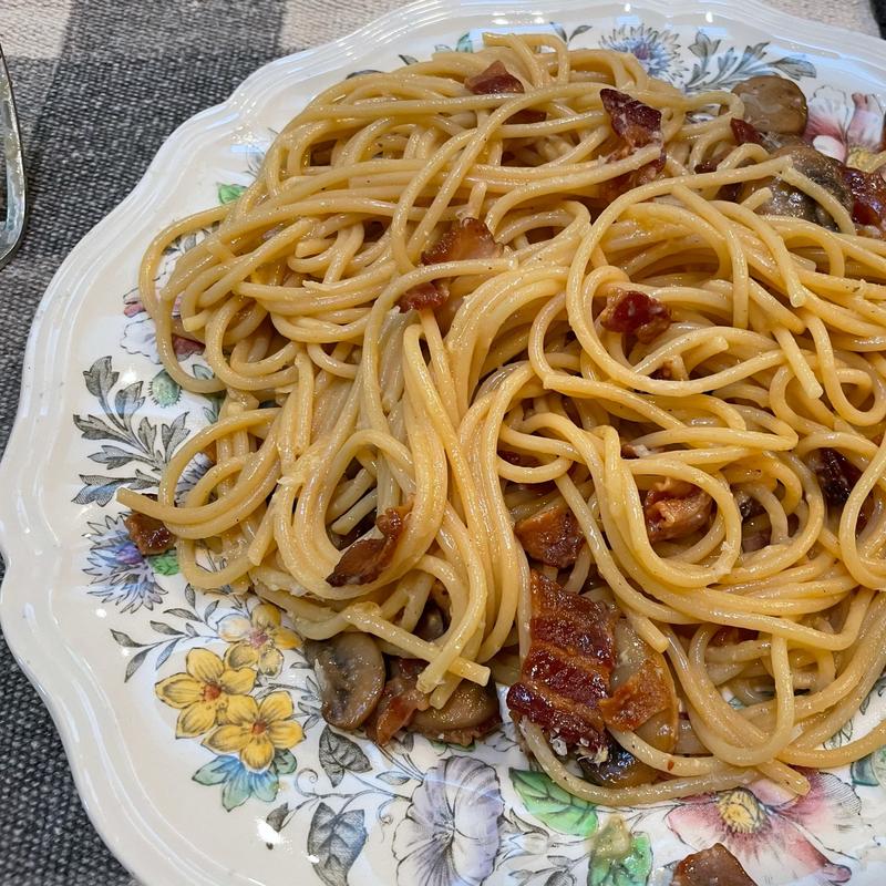Spaghetti Alla Carbonara with Mushrooms